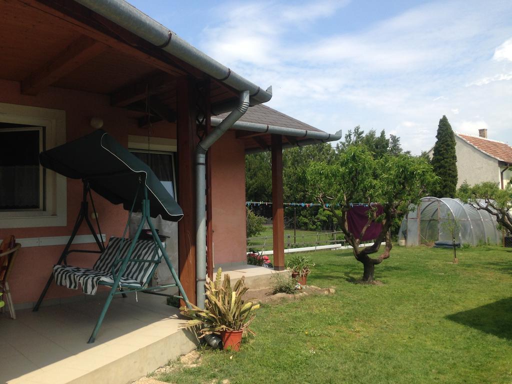 Nemeth Apartmanhaz Balatongyorok Bilik gambar