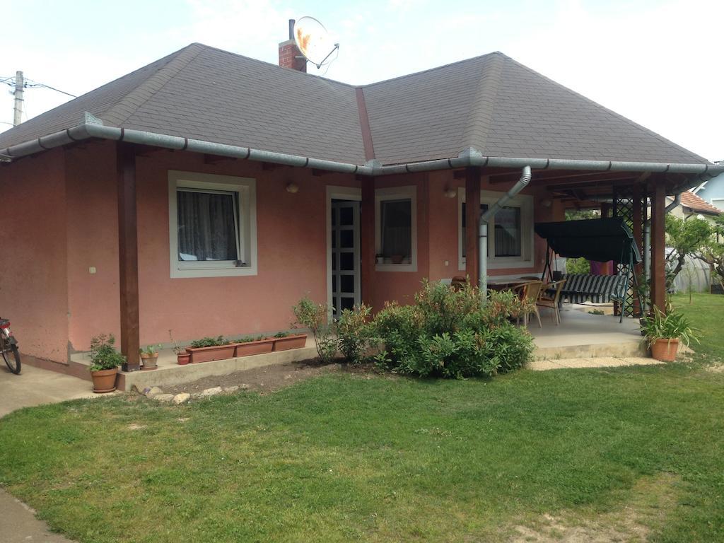 Nemeth Apartmanhaz Balatongyorok Bilik gambar